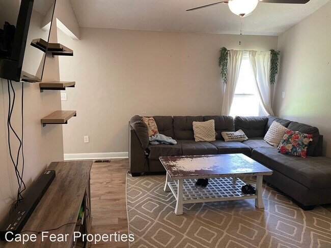 Foto del edificio - 3 br, 2 bath House - 900 Hollydale Lane