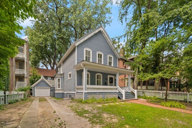 Foto del edificio - 1906 Orrington Ave