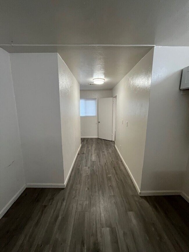 Foto del edificio - Available Now!