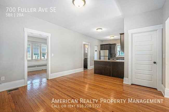 Foto del edificio - 700 Fuller Ave SE