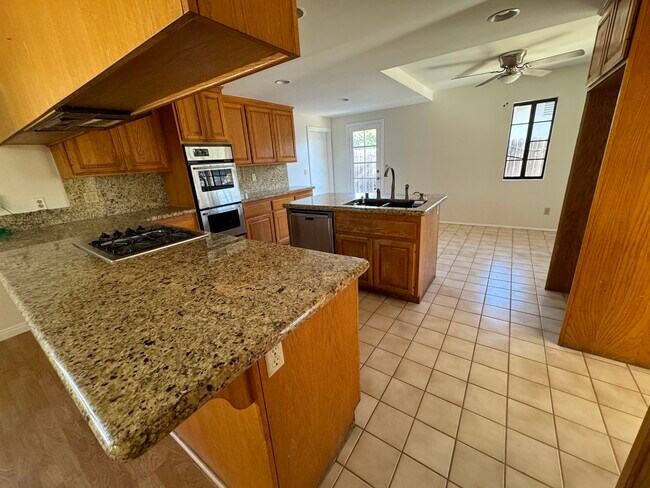 Building Photo - 1725 Hillcrest Ln