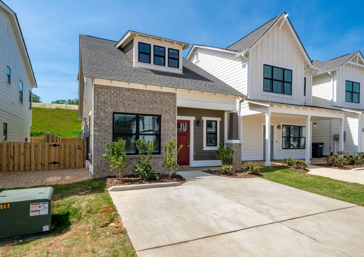 Primary Photo - New Construction with Bonus Office Space!