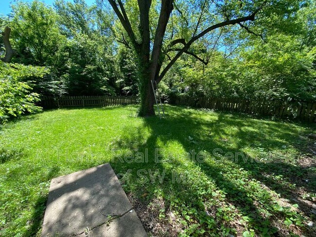 Foto del edificio - 520 N Warren Ave