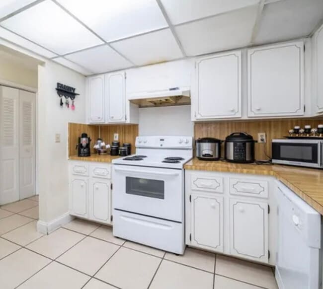 Building Photo - 6960 Miami Gardens Dr