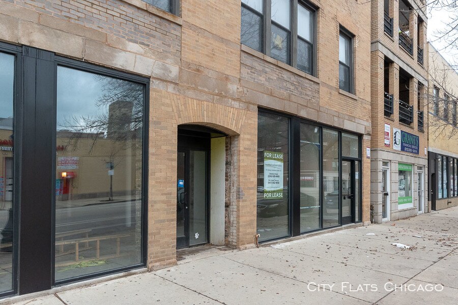 Primary Photo - 2010 S Wabash Ave