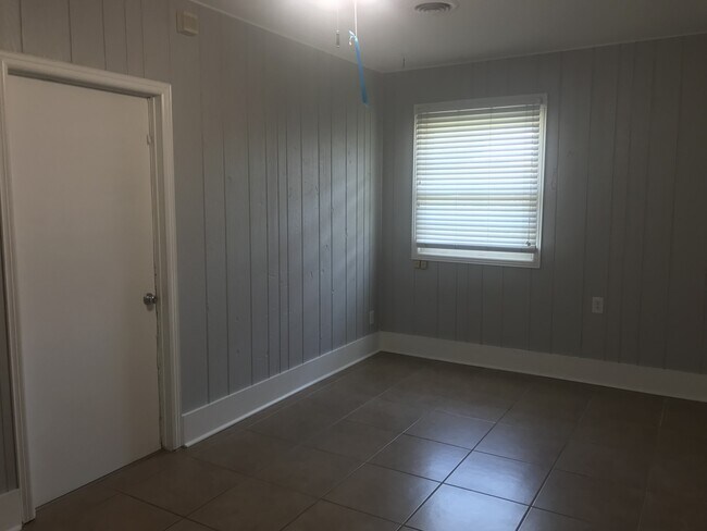 Building Photo - 5521 Pinto Ln