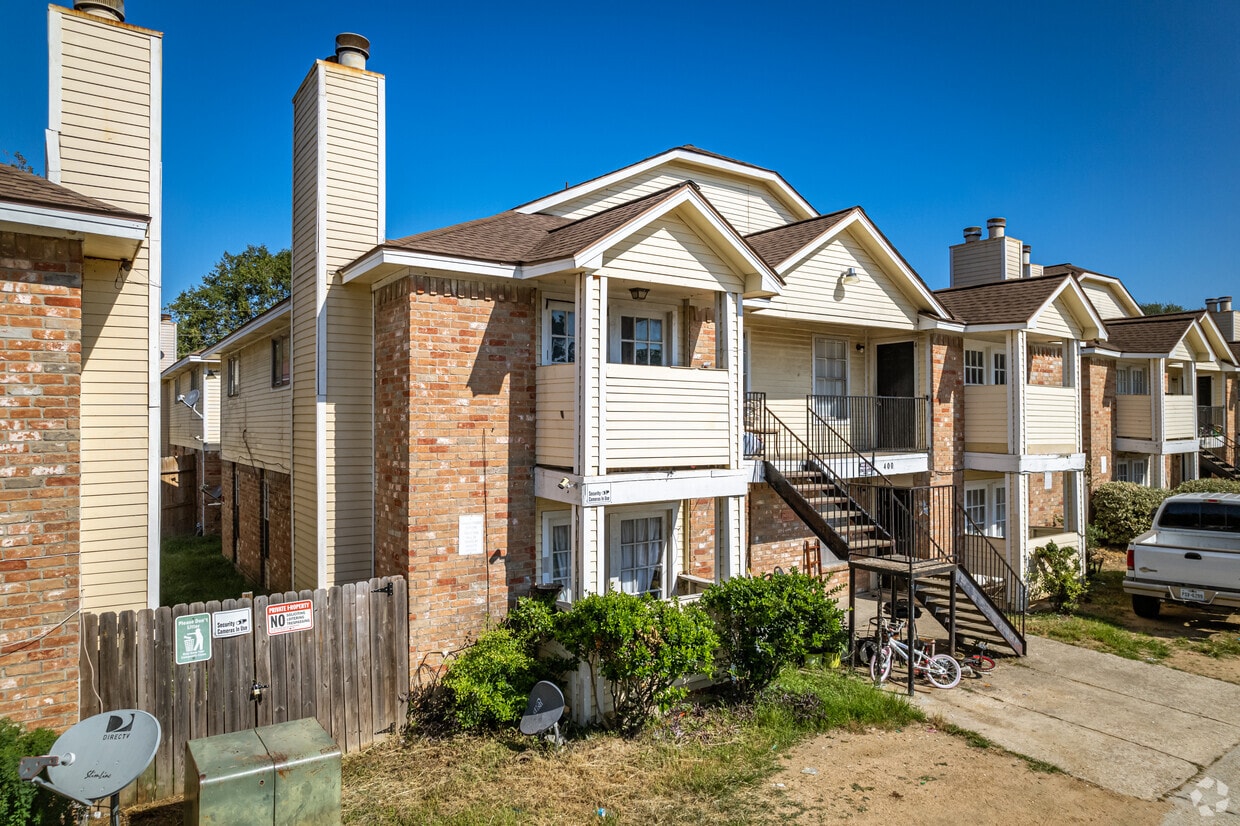 Oakwood Glen Condominiums Apartments in Spring, TX