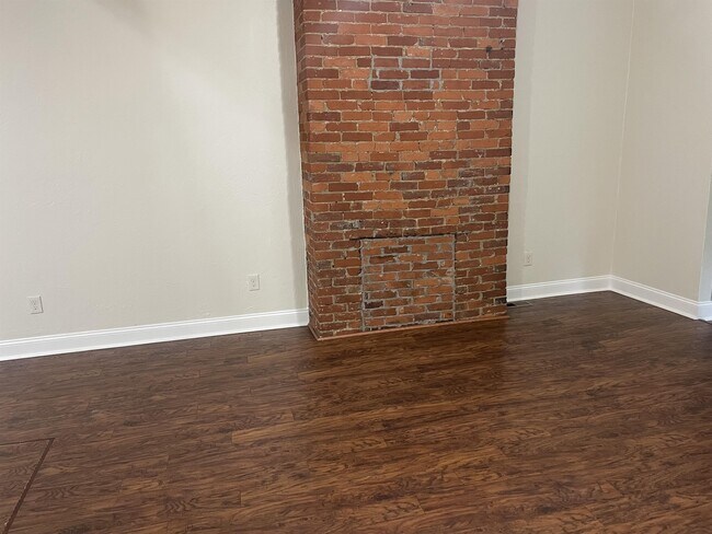 Building Photo - 5709 Bryant St