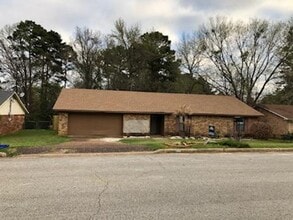 Building Photo - 1310 Trailwood Ln