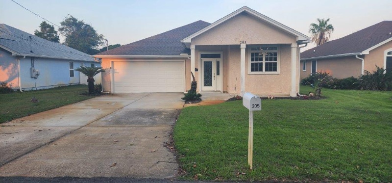 Foto principal - 205 Wisteria St