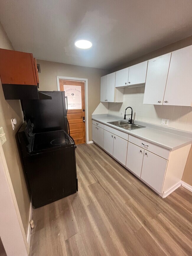 Foto del edificio - 1323 E Kinkaid St