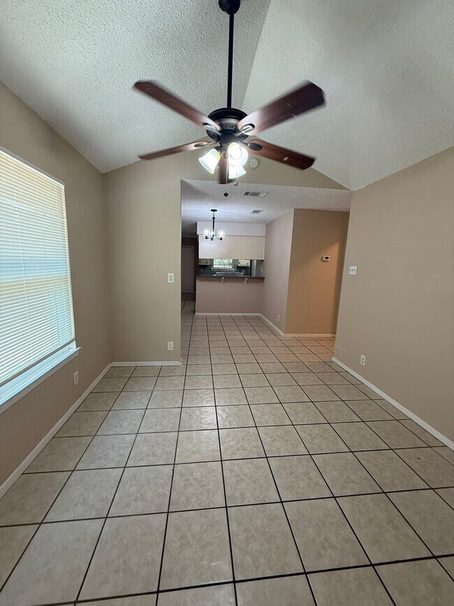 Foto del edificio - 1402 Westcott Dr