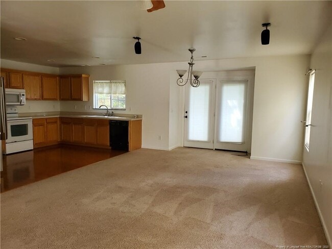 Building Photo - 152 Trayesan Dr