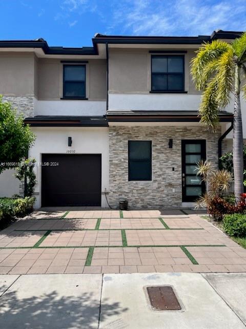 Foto principal - 16010 NW 91st Ct