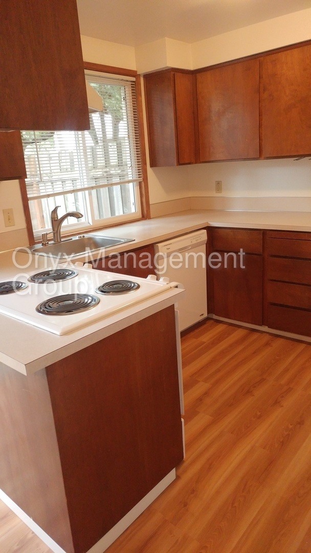Building Photo - 4487 SW Stoddard Dr