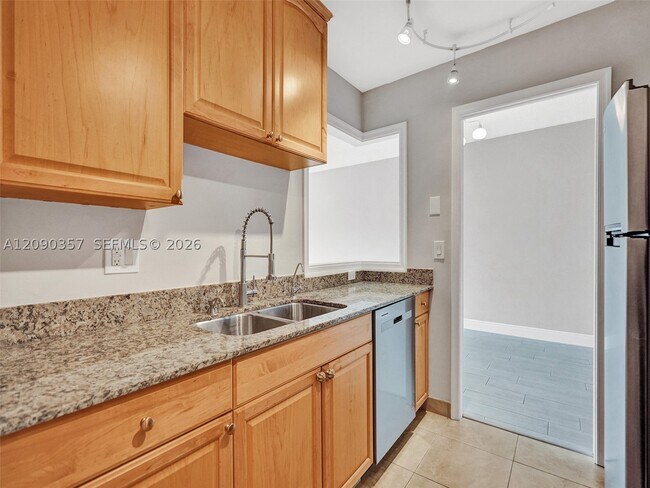 Foto del edificio - 400 N Riverside Dr