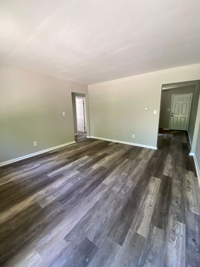 Photo - 1600-1604 Dewitt Drive Apartment