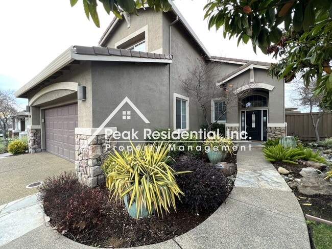 Building Photo - Beautiful Empire Ranch 3bd/3ba Home with B...
