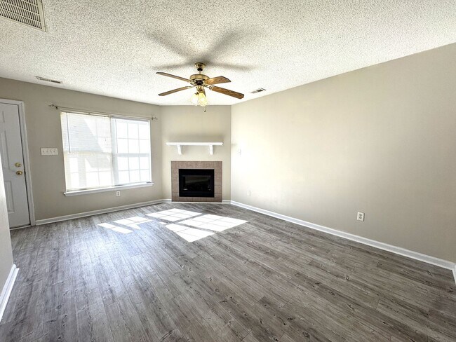 Foto del edificio - Townhome Minutes to Camp Lejeune