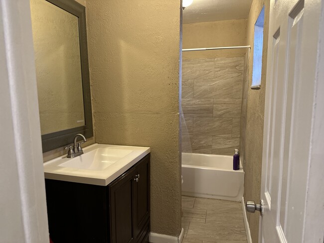 Building Photo - 6820 Scott St