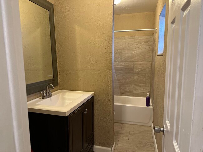 Foto del edificio - 6820 Scott St