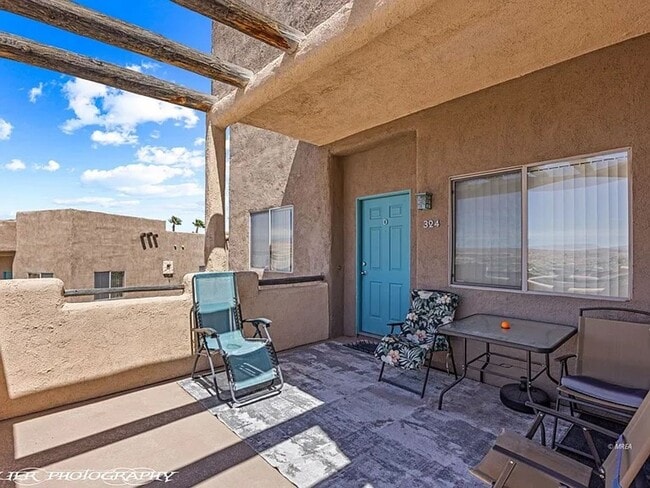 Building Photo - APPLICATION PENDING- Spacious & Move-In Re...