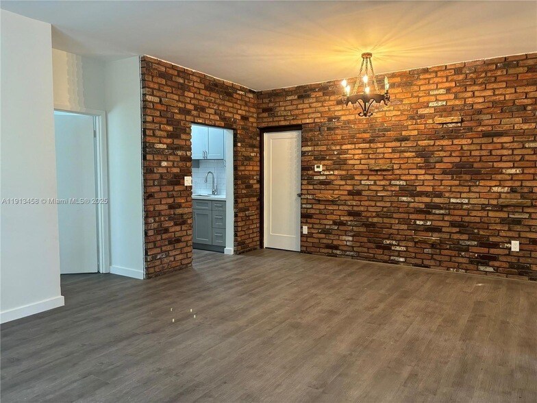 Foto principal - 15250 NE 8th Ave