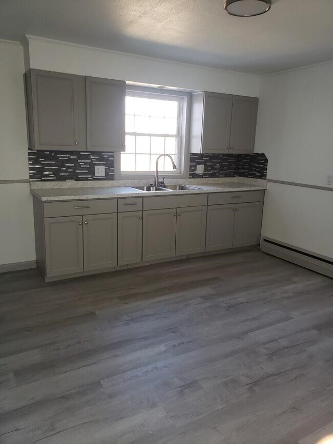 Kitchen - 355 Maple St