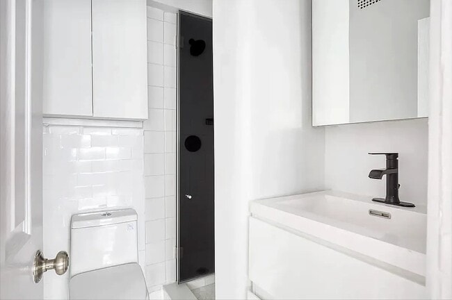 Building Photo - 53 Leroy St