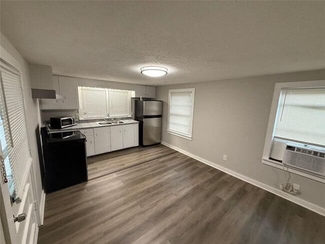 Building Photo - 108 Lambert Dr