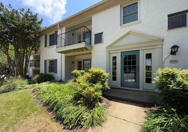 Building Photo - 5821 Rexford Dr
