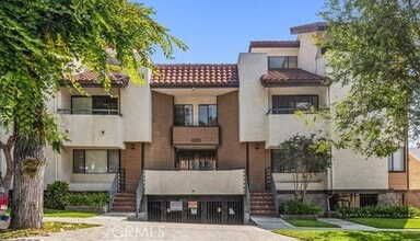 Building Photo - 1132 Elm Ave