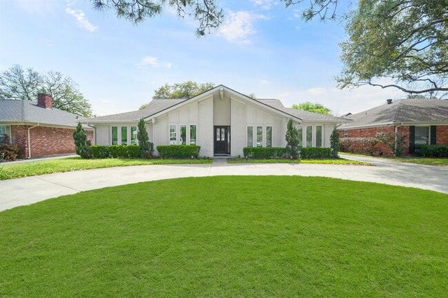 Building Photo - 6215 S Braeswood Blvd