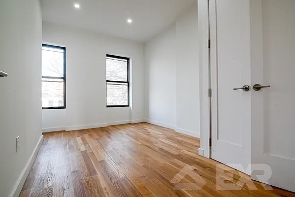 Building Photo - 203 Van Buren St
