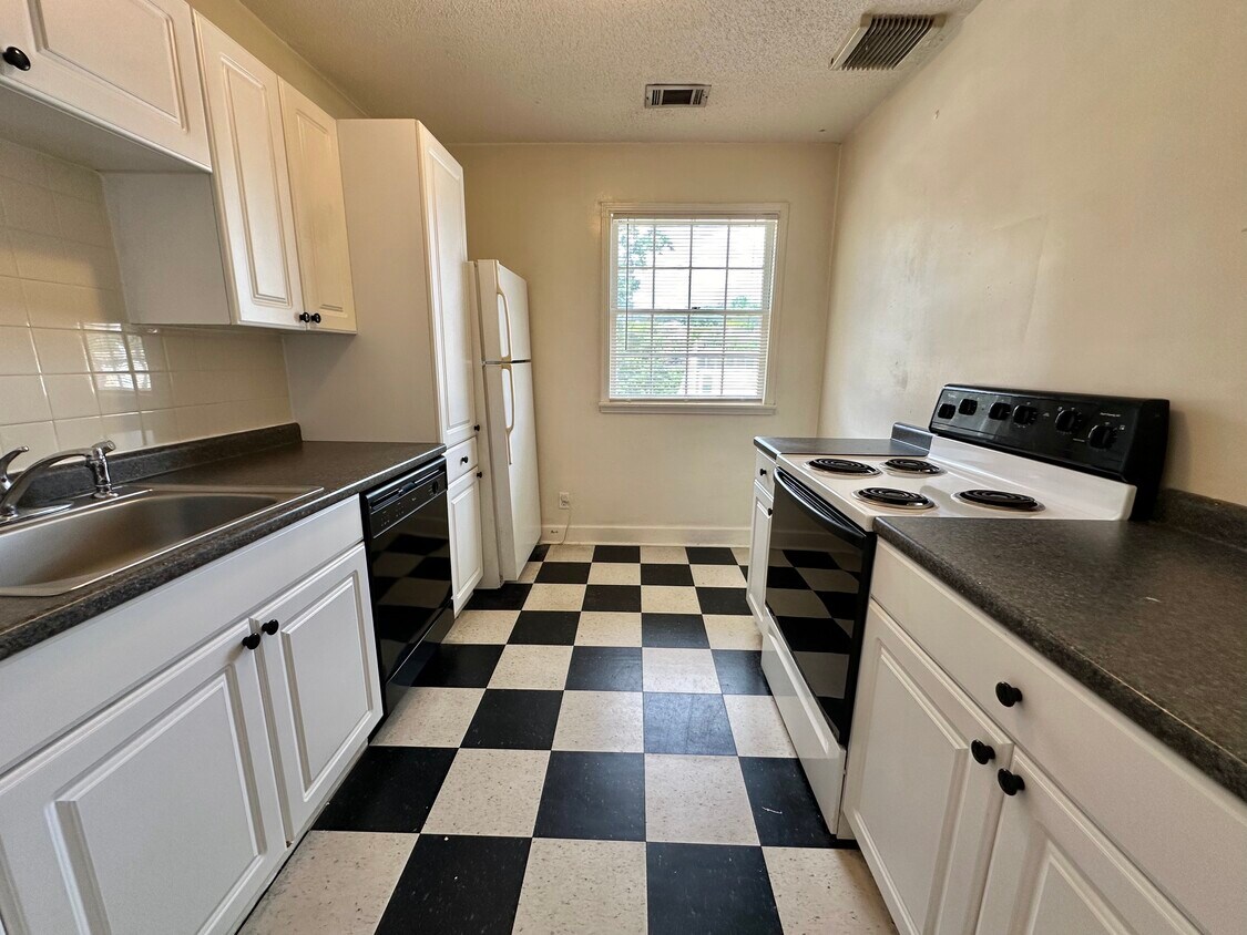 Foto principal - 153E S Ross St