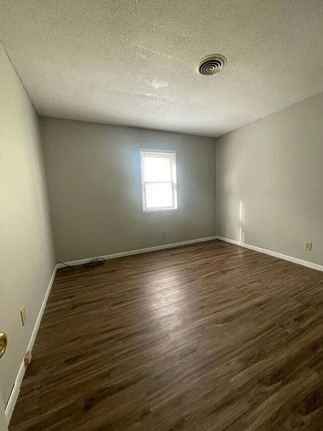 Foto del edificio - Charming 2-bedroom in heart of Muncie on Adams St