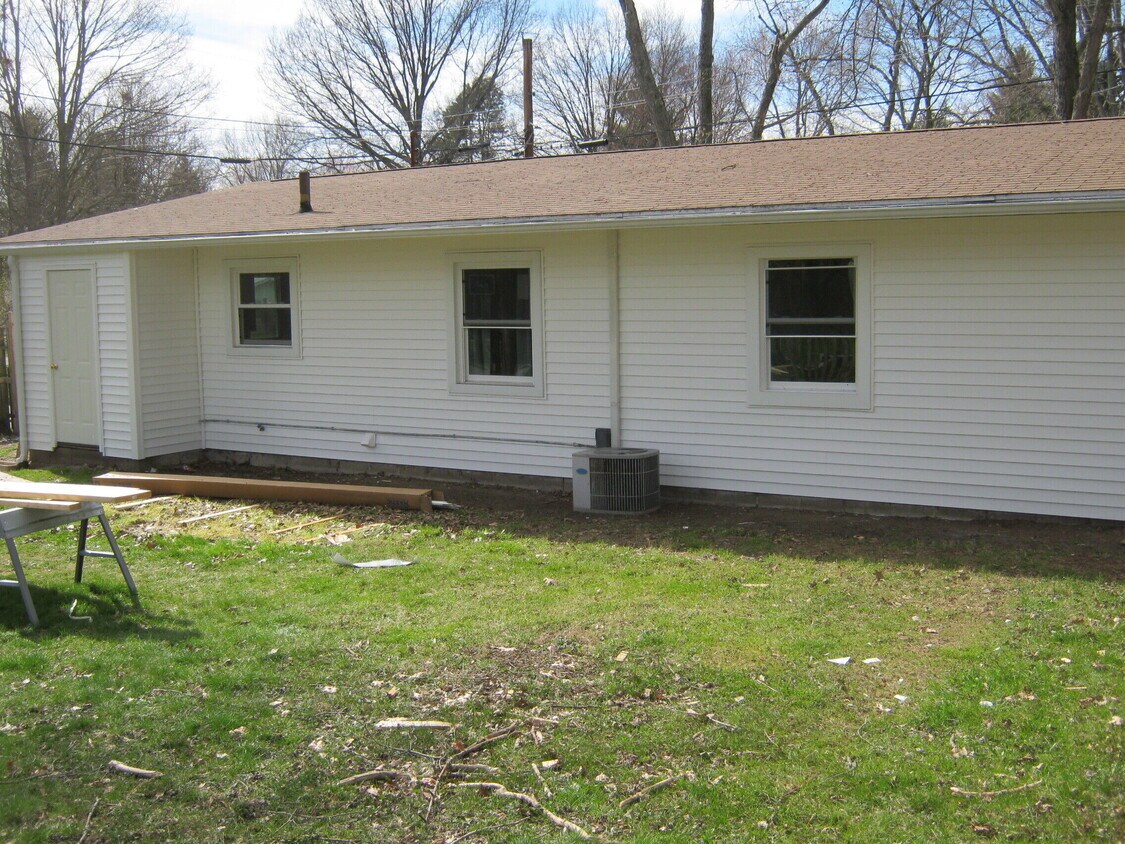 Primary Photo - 931 Middlebury Rd