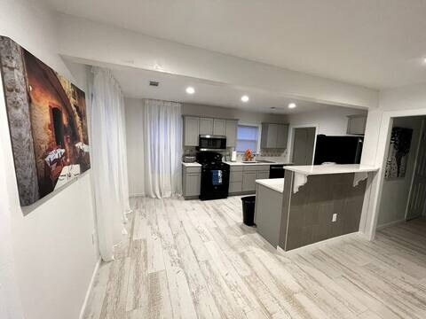 Foto del edificio - 701 NE 24th St