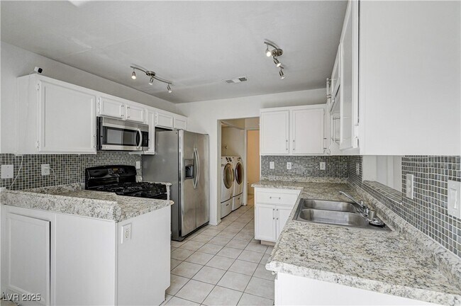 Foto del edificio - 4040 Castle Cove Dr
