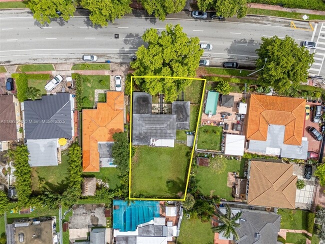 Building Photo - 1581 Normandy Dr