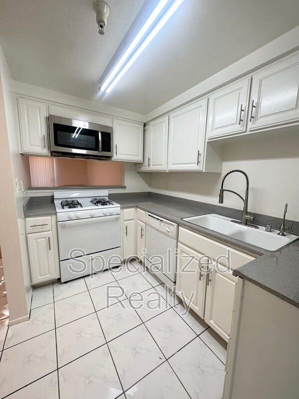 Foto del edificio - 621 N Louise St