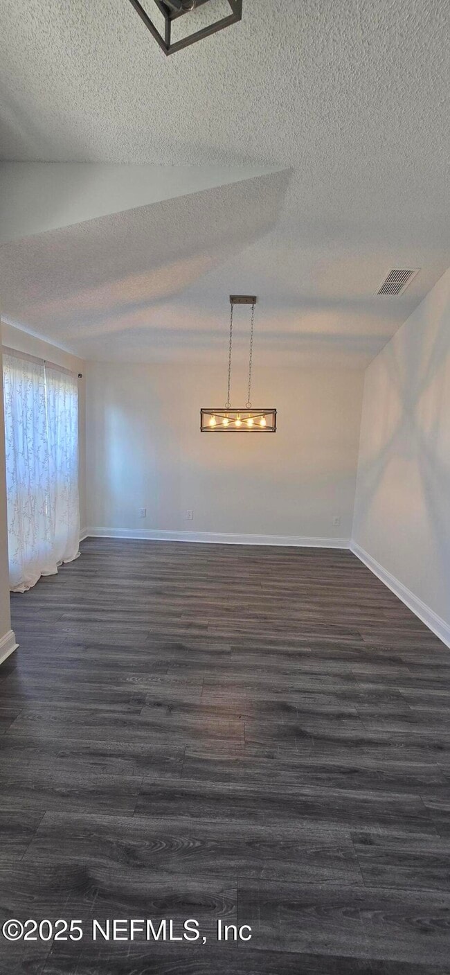 Foto del edificio - 11579 Alexis Forest Dr E