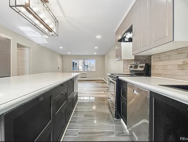 Building Photo - "Spacious 3-Bed, 2-Bath Condo Retreat in P...