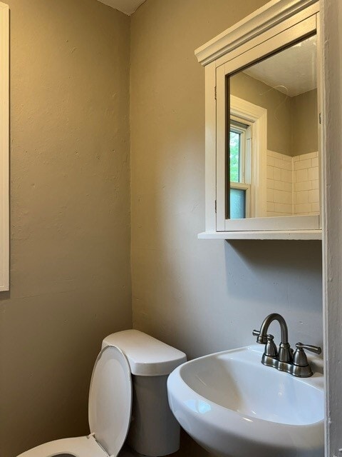 Building Photo - 211 W Arlee Ave