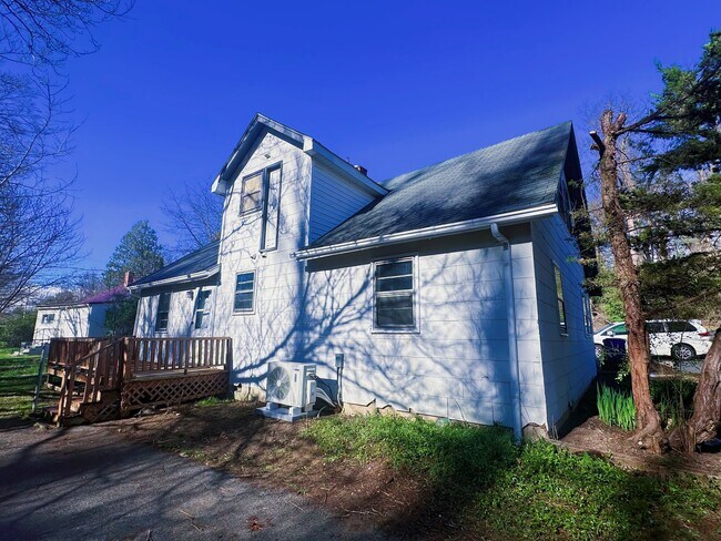 Foto del edificio - 202 Ellett Rd