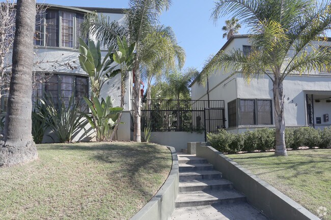 Building Photo - 1018 S Westmoreland Ave