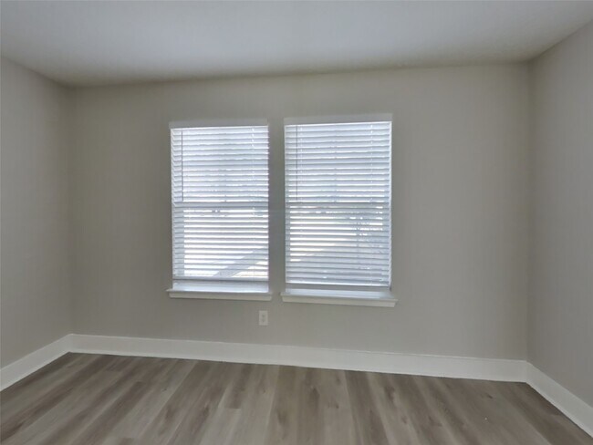 Foto del edificio - 21899 Pinewilde Ct