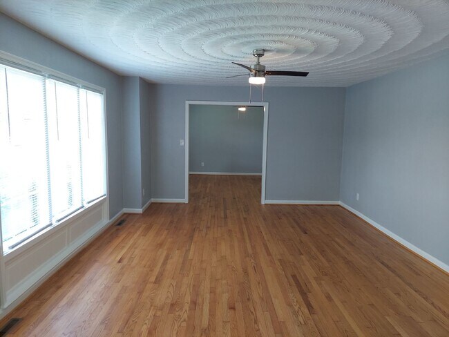 Foto del edificio - 8169 Windsor Blvd