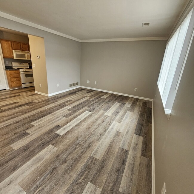 Building Photo - 2 Bedroom, 1.5 Bath Townhouse w/ Garage & Huge Master Bedroom. Full Sized Washer & Dryer In Unit.
