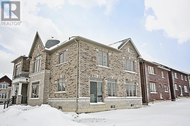 Building Photo - 4 bedroom in Millbrook Village ON L0A1G0